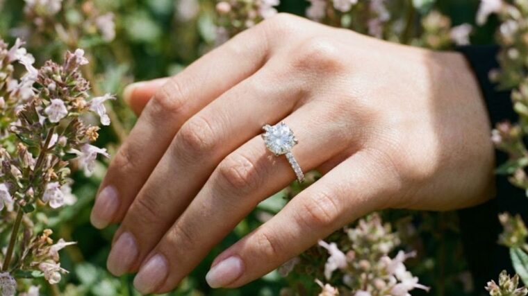 Crystal Jewelry: The Beauty of Light, Meaning, and Inner Balance