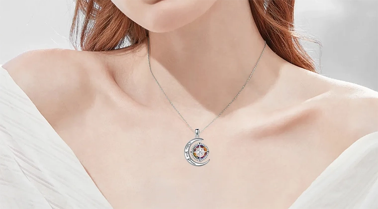 Wearing Light: How Crystal Jewelry Reflects Mood, Style, and Everyday Emotion